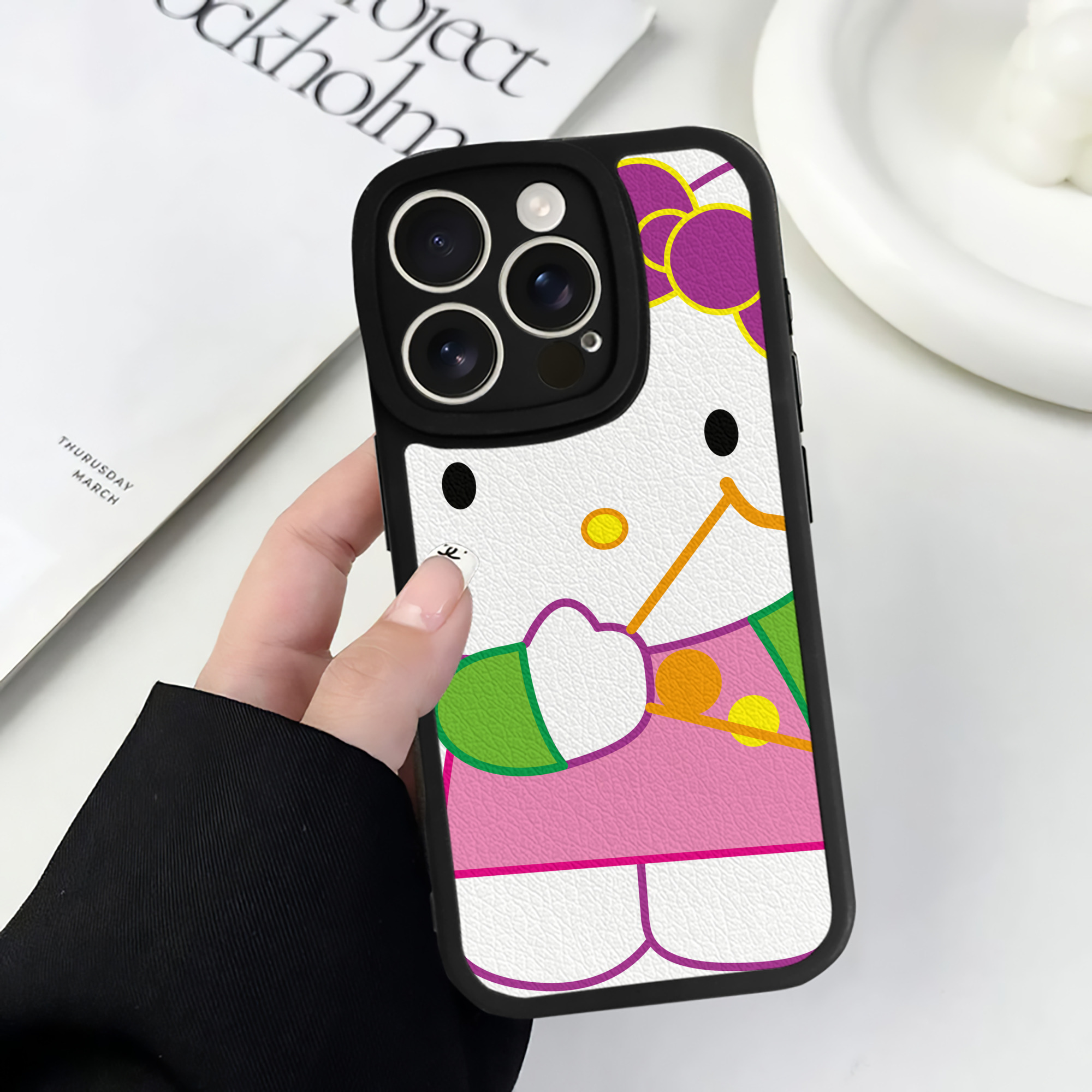 （画像用） Hello Kitty ハローキティ 【iPhone 16シリーズ対応】シリコンスマホケース（レザー調） 材質：シリコン